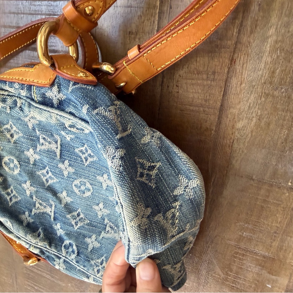 Louis Vuitton Denim Camera Bag - Picture 5 of 10